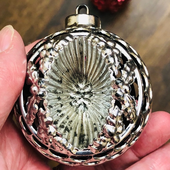 🎄SALE Set of 3 Vintage Mid Century Ornaments, 2-sided indent, decorative cutouts - Picture 9 of 11